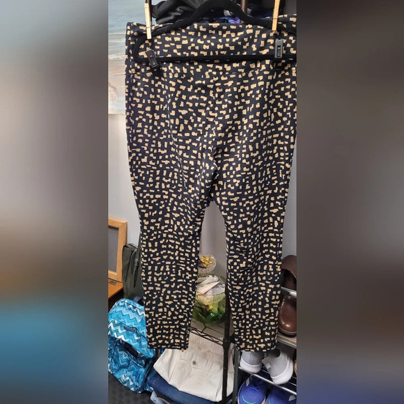 Chico's leggings size 2 (med/lrg) - Picture 2 of 4